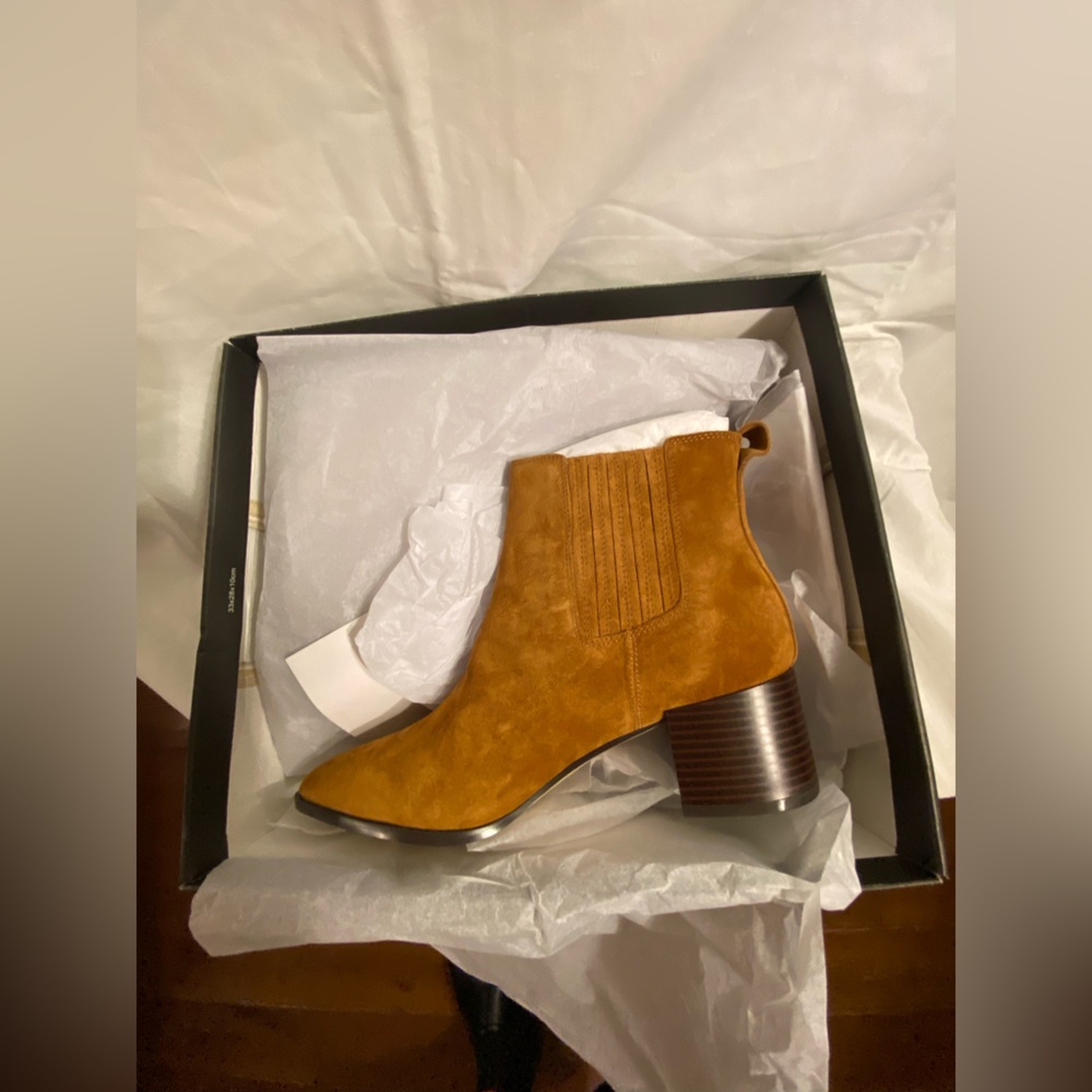 Saks Fifth Avenue Chelsea Boots Camel Suede